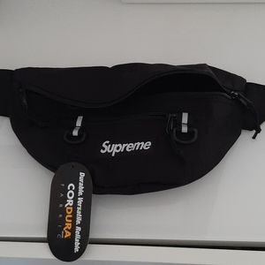 SUPREME fanny pack